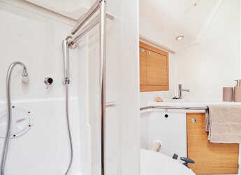 Rent a sailboat in Marina Hramina - Elan Impression 45.1