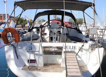 Rent a sailboat in Marina Zeas - Oceanis 37