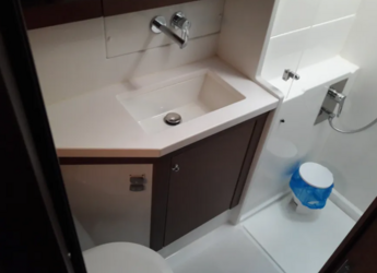 Rent a catamaran in Alimos Marina - Lagoon 450 F - 4 + 2 cab.