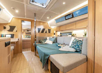 Rent a sailboat in Marina Hramina - Bavaria C42 Style