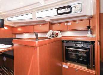 Rent a sailboat in Jezera ACI Marina - Bavaria Cruiser 34
