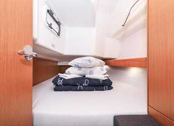 Rent a sailboat in Jezera ACI Marina - Bavaria Cruiser 34