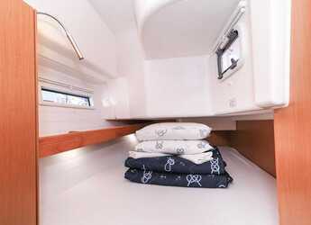 Rent a sailboat in Jezera ACI Marina - Bavaria Cruiser 34