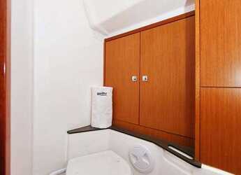 Rent a sailboat in Marina Hramina - Bavaria Cruiser 37 - 3 cab.