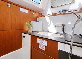 Rent a sailboat in Marina Hramina - Bavaria Cruiser 37 - 3 cab.