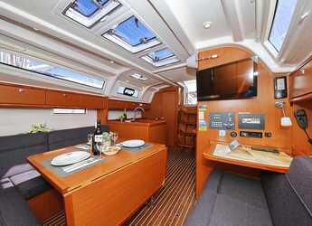 Rent a sailboat in Marina Hramina - Bavaria Cruiser 37 - 3 cab.