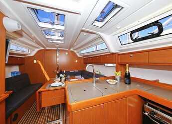 Rent a sailboat in Marina Hramina - Bavaria Cruiser 37 - 3 cab.
