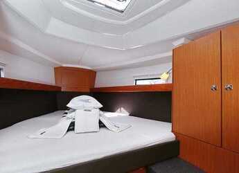 Rent a sailboat in Marina Hramina - Bavaria Cruiser 37 - 3 cab.