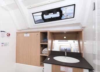 Rent a sailboat in Marina Hramina - Bavaria Cruiser 41 - 3 cab.
