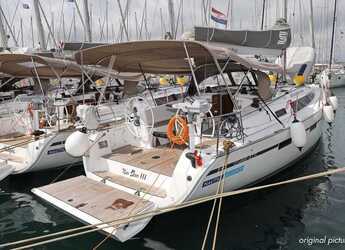 Rent a sailboat in Marina Hramina - Bavaria Cruiser 41S