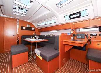 Rent a sailboat in Marina Hramina - Bavaria Cruiser 41S