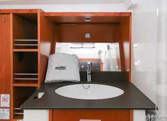 Rent a sailboat in Marina Hramina - Bavaria Cruiser 41S