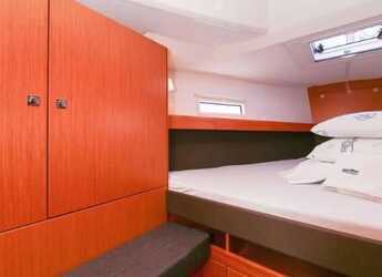 Rent a sailboat in Marina Hramina - Bavaria Cruiser 41S