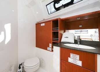 Rent a sailboat in Marina Hramina - Bavaria Cruiser 41S