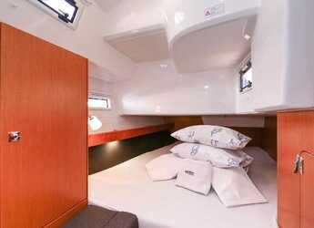 Rent a sailboat in Marina Hramina - Bavaria Cruiser 41S