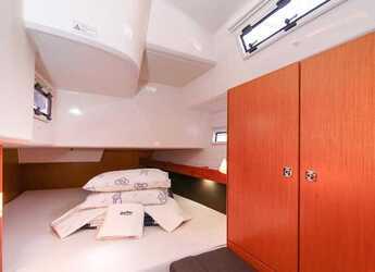 Rent a sailboat in Marina Hramina - Bavaria Cruiser 41S