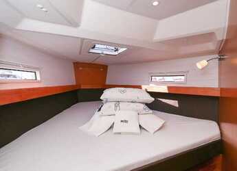 Rent a sailboat in Marina Hramina - Bavaria Cruiser 41S