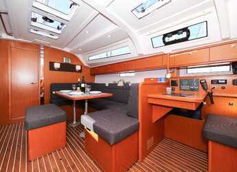 Rent a sailboat in Marina Hramina - Bavaria Cruiser 41S