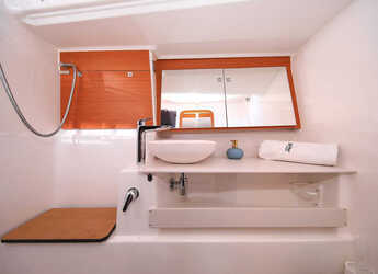 Rent a sailboat in Jezera ACI Marina - Dufour 430 - 3 cab.