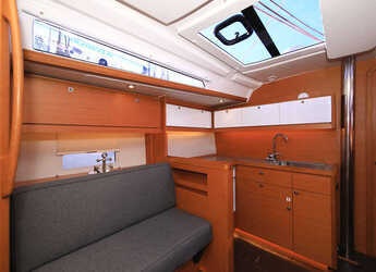 Rent a sailboat in Jezera ACI Marina - Dufour 430 - 3 cab.