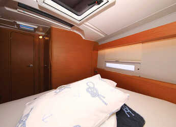 Rent a sailboat in Jezera ACI Marina - Dufour 430 - 3 cab.