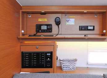 Rent a sailboat in Marina Hramina - Dufour 430