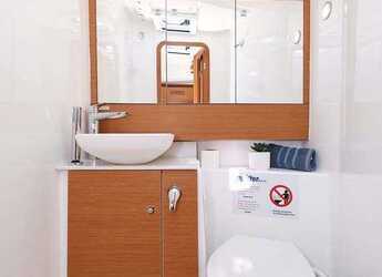 Rent a sailboat in Marina Hramina - Dufour 430