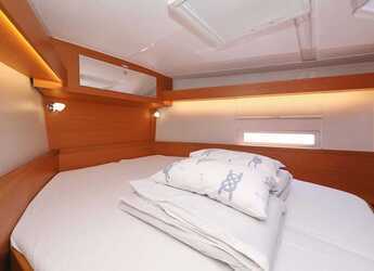 Rent a sailboat in Marina Hramina - Dufour 430