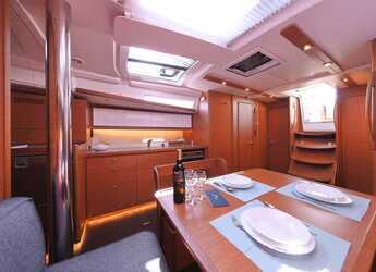 Rent a sailboat in Marina Hramina - Dufour 430