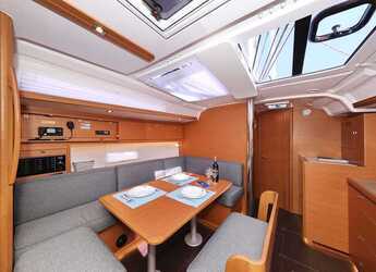 Rent a sailboat in Marina Hramina - Dufour 430