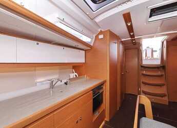 Rent a sailboat in Marina Hramina - Dufour 430