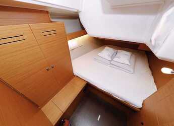 Rent a sailboat in Marina Hramina - Dufour 430