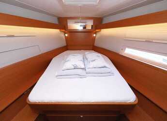 Rent a sailboat in Marina Hramina - Dufour 430