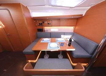 Rent a sailboat in Marina Hramina - Dufour 430
