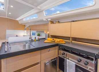 Rent a sailboat in Kavala - Marina Perigialiou - Hanse 418 - 3 cab.