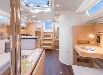 Rent a sailboat in Kavala - Marina Perigialiou - Hanse 418 - 3 cab.