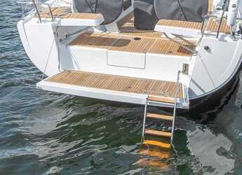 Rent a sailboat in Kavala - Marina Perigialiou - Hanse 418 - 3 cab.