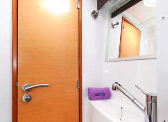 Noleggiare catamaran in Marina Tankerkomerc - Lipari 41