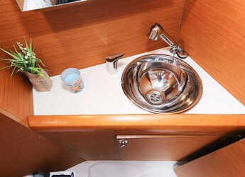 Rent a sailboat in Marina Hramina - Sun Odyssey 349