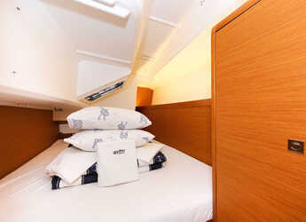 Rent a sailboat in Marina Hramina - Sun Odyssey 349