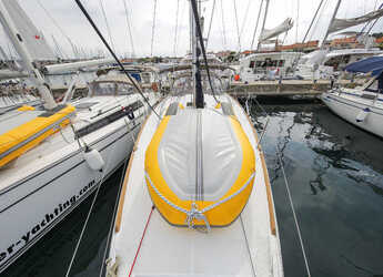 Rent a sailboat in Marina Hramina - Sun Odyssey 349