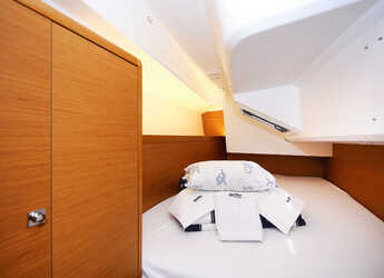 Rent a sailboat in Marina Hramina - Sun Odyssey 349