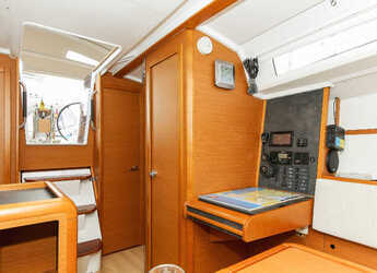 Rent a sailboat in Marina Hramina - Sun Odyssey 349