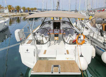 Rent a sailboat in Marina Hramina - Sun Odyssey 349