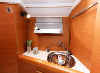 Rent a sailboat in Marina Hramina - Sun Odyssey 349