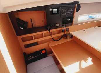 Rent a sailboat in Marina Hramina - Sun Odyssey 410 - 3 cab.