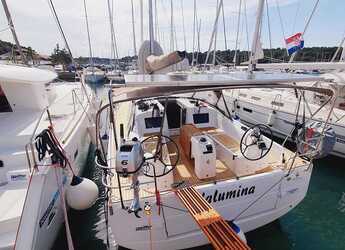 Rent a sailboat in Marina Hramina - Sun Odyssey 410 - 3 cab.