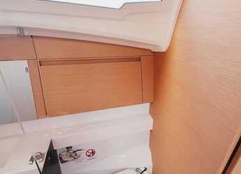 Rent a sailboat in Marina Hramina - Sun Odyssey 410 - 3 cab.