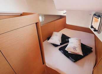 Rent a sailboat in Marina Hramina - Sun Odyssey 410 - 3 cab.