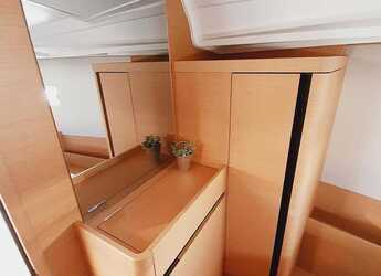 Rent a sailboat in Marina Hramina - Sun Odyssey 410 - 3 cab.